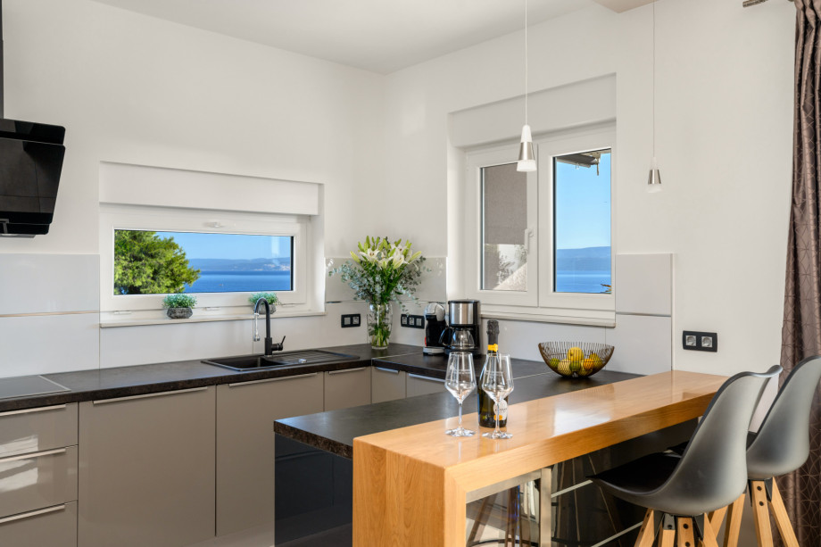 Fully equipped kitchen with all the appliances you need for a comfy stay