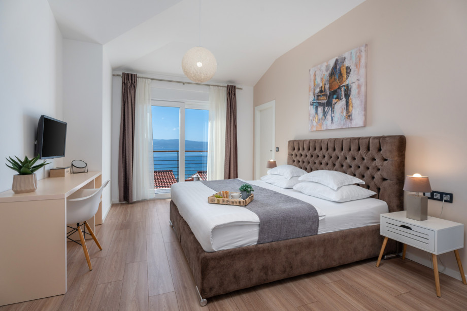 Bedroom No3 with king-size bed 180cm x 200cm, en-suite bathroom with bathtub