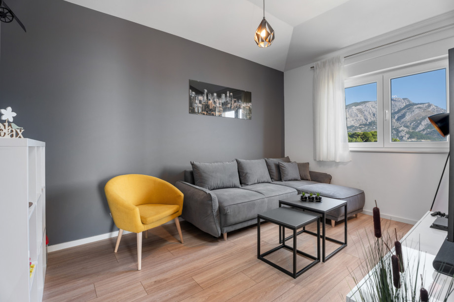 Media room with PS4, flatscreen TV and soundbar