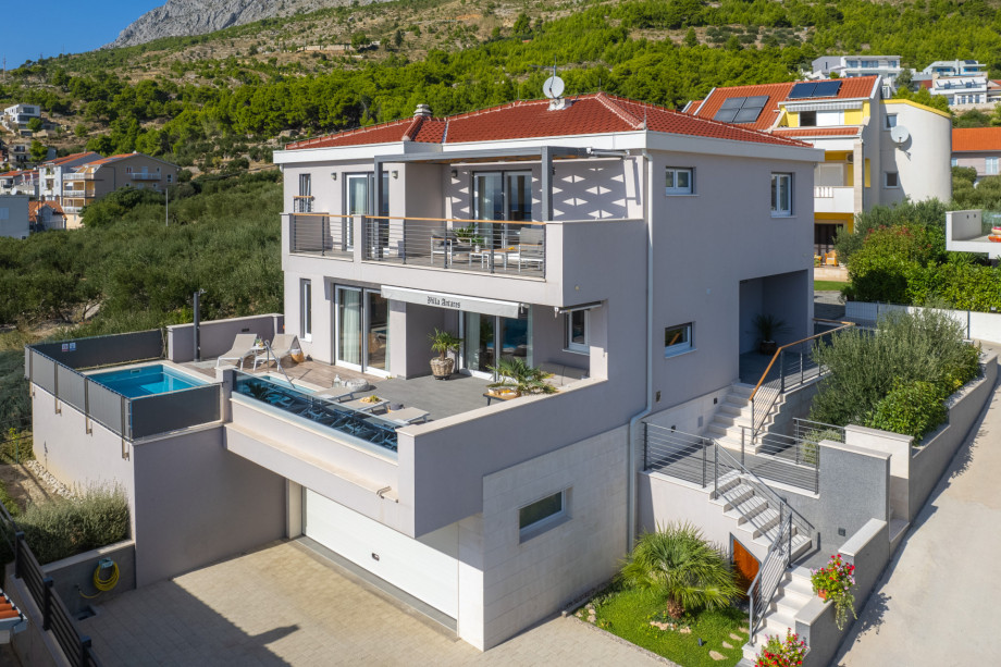 Two parking places and one garage place are secured