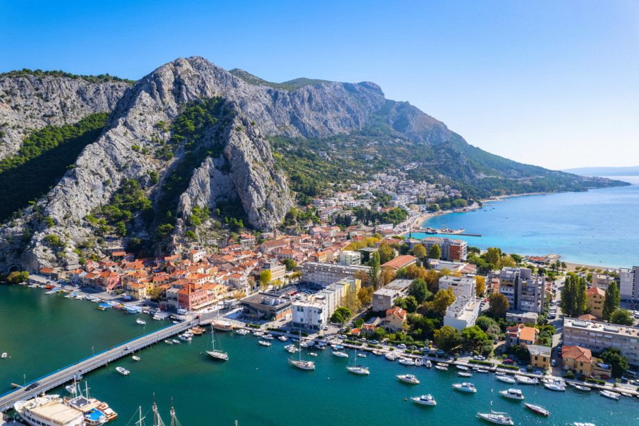 Small Mediterranean town Omiš with a great history and attractions, only 1km away