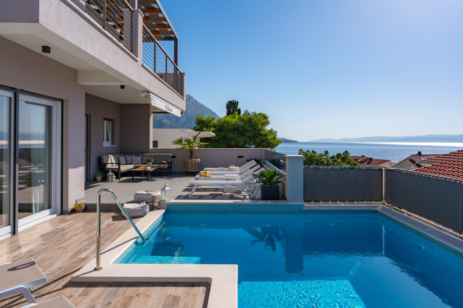 Villa Antares with 4 en-suite bedrooms, heated pool with massage, sauna and billiards