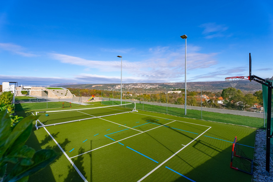 Multi Court (Mini-Fußball-, Tennis- und Basketballplatz mit Balltor und Korb)