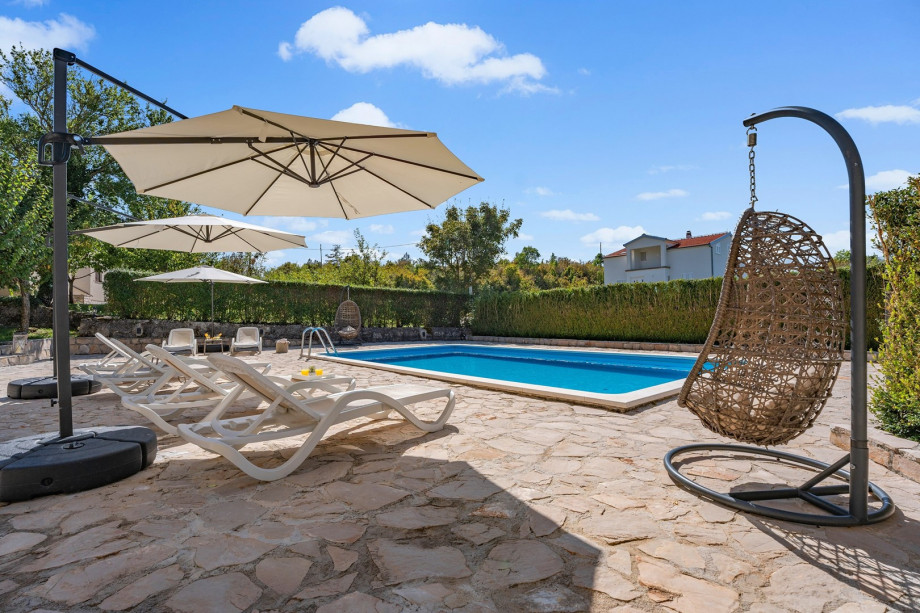 Located Imotski area with the famous Blue and Red lakes