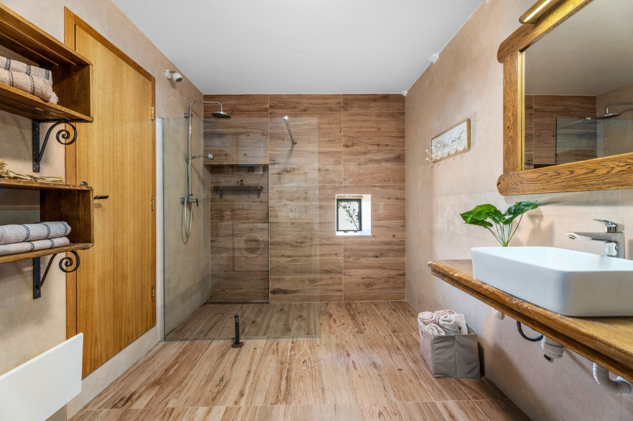 Bathroom with a shower, towels are provided