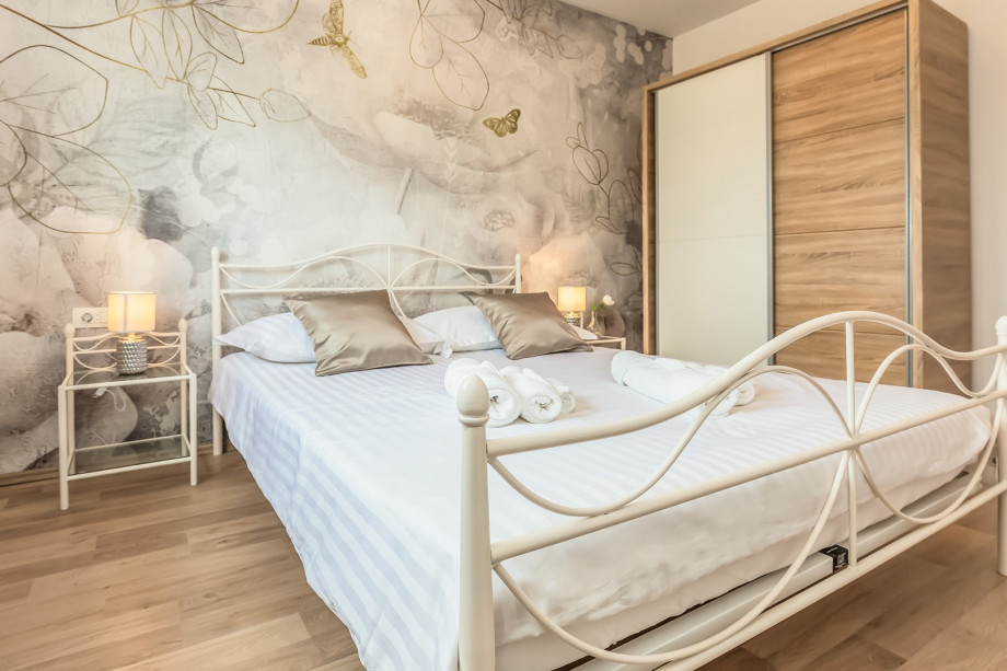 Bedroom NO3 with queen size bed