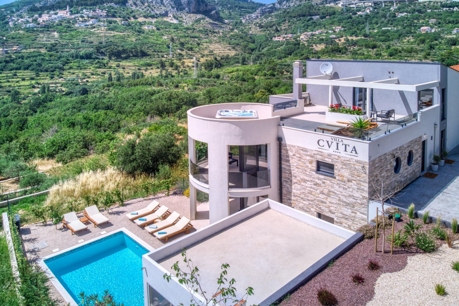 VILLA CVITA is a newly built, modern 5-bedroom villa with gym,heated 24sqm pool