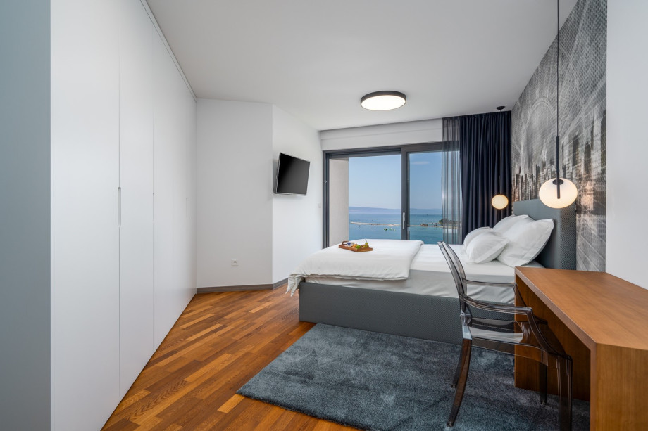 a Bedroom NO1 with a king size bed, en-suite bathroom with a bathtub, air-conditioning, a TV, and a balcony.