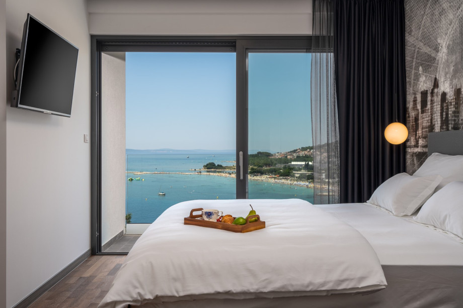 a Bedroom NO1 with a king size bed, en-suite bathroom with a bathtub, air-conditioning, a TV, and a balcony.