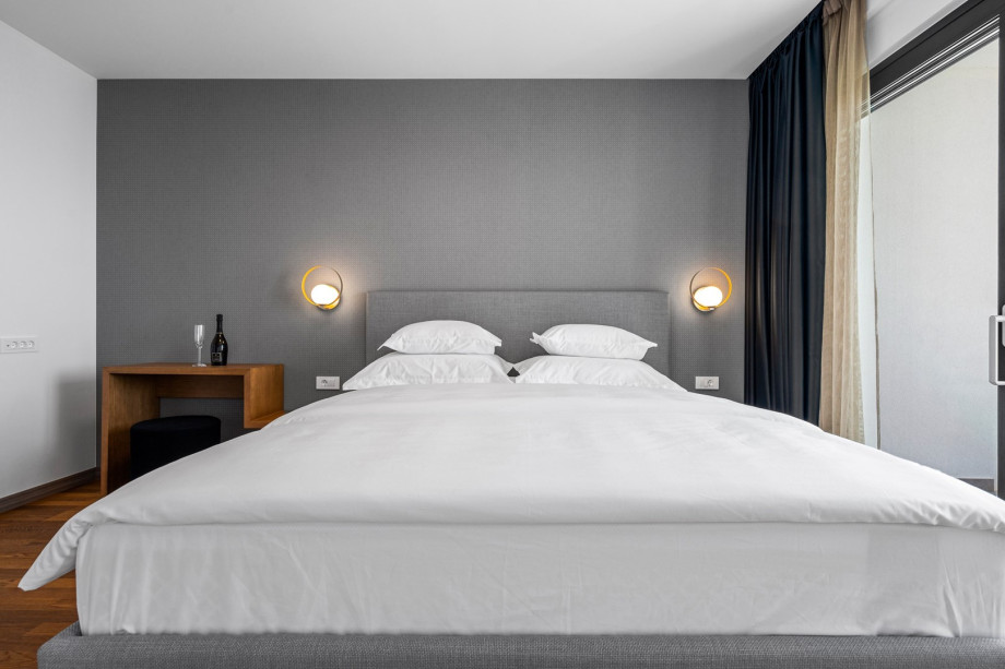 Bedroom NO2 with a king size bed, air-conditioning, a TV, and a balcony