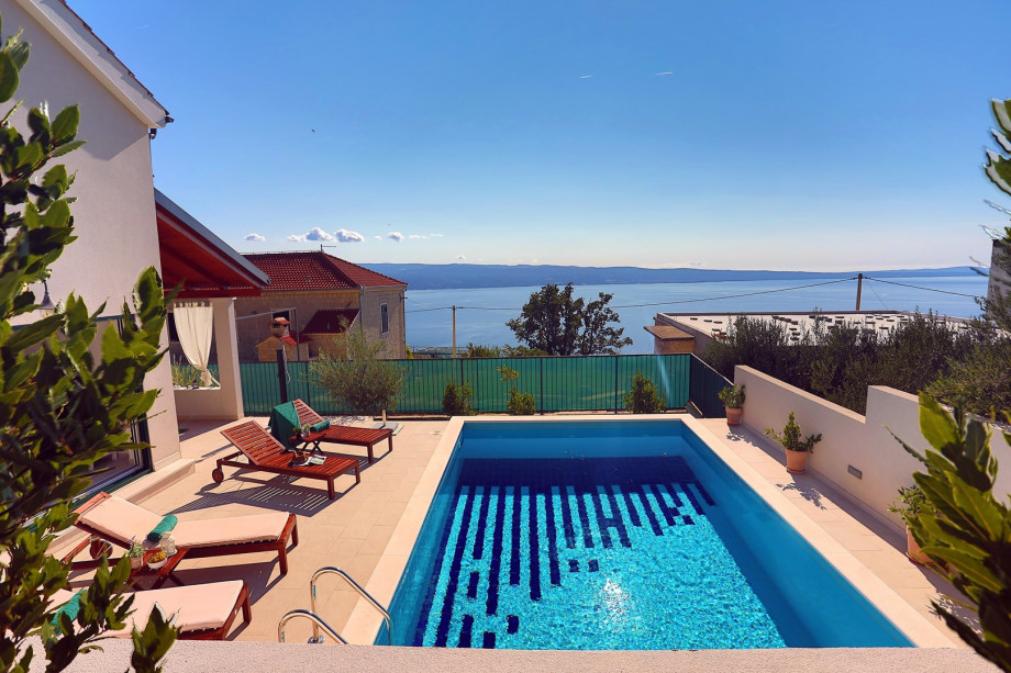 Seaview Villa Lemaro, a 2-bedroom villa with 28 sqm private pool in Krilo Jesenice