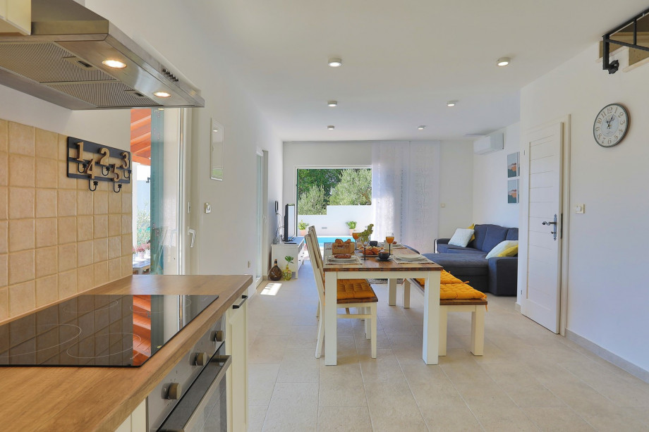 A fully equipped kitchen with all a modern guest needs for a very comfortable stay