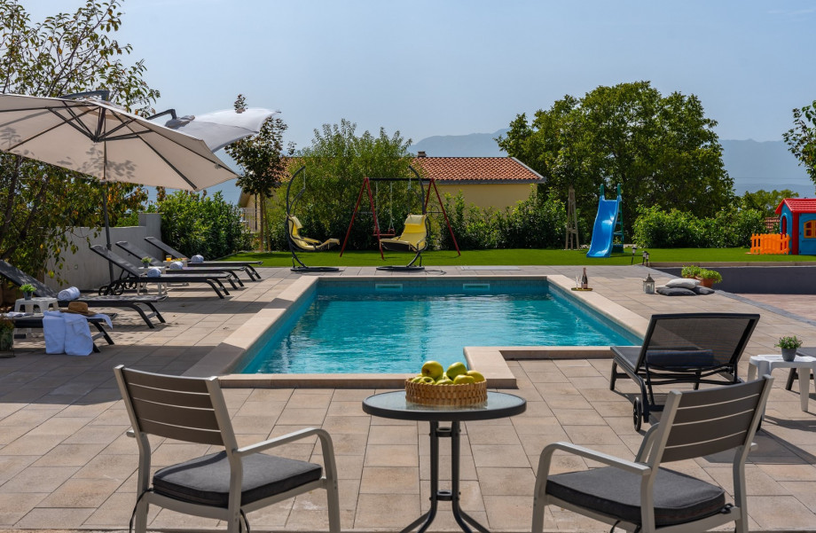 Villa Lukas with 44m2 swimming pool and sun deck