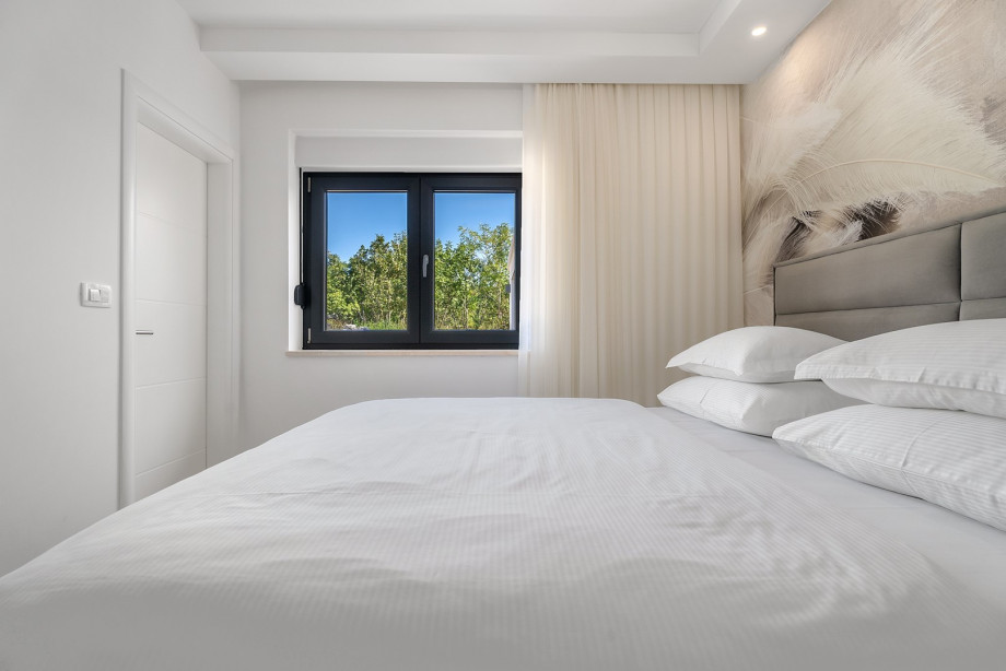 Bedroom NO3 with views of the natural surroundings