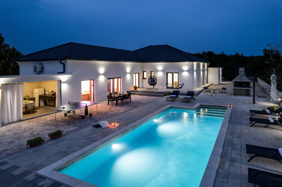 Beautiful location with mountain view