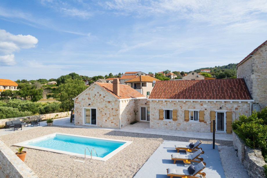 Stylish and modern villa located in small and unspoiled village Škrip
