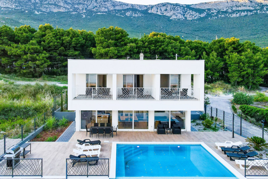 Villa Casa Bella is a perfect accommodation for 8 people that is located in Kaštel Sućurac