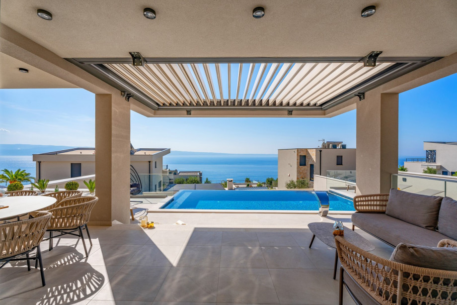 Villa with heated pool, sauna, a hot-tub and stunning sea views
