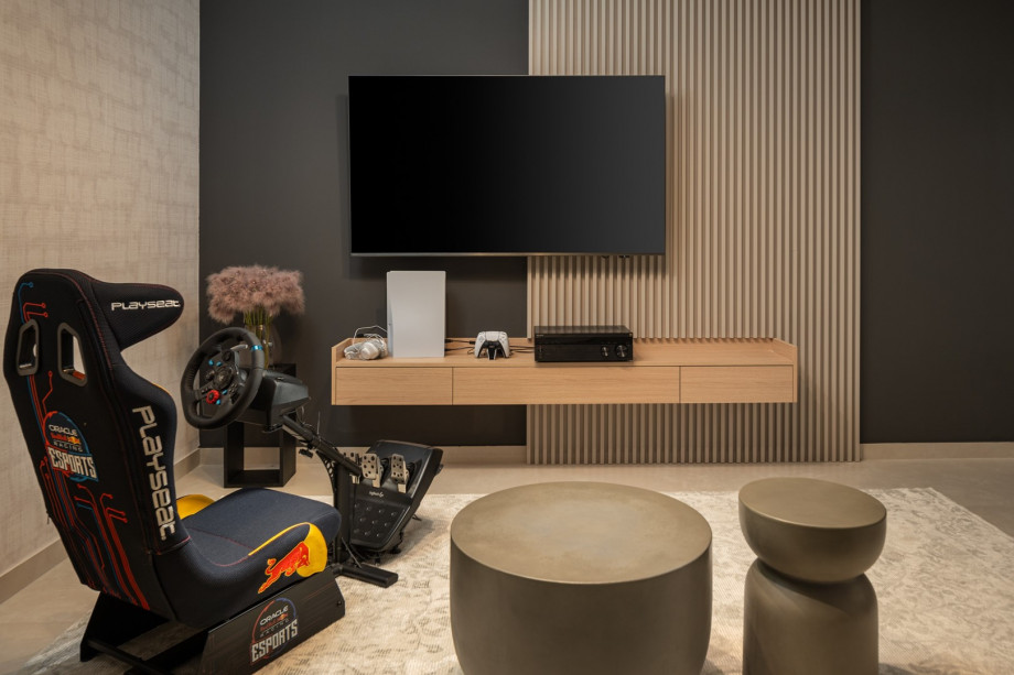 FUN ZONE with a PS5 and a Playseat, A/C