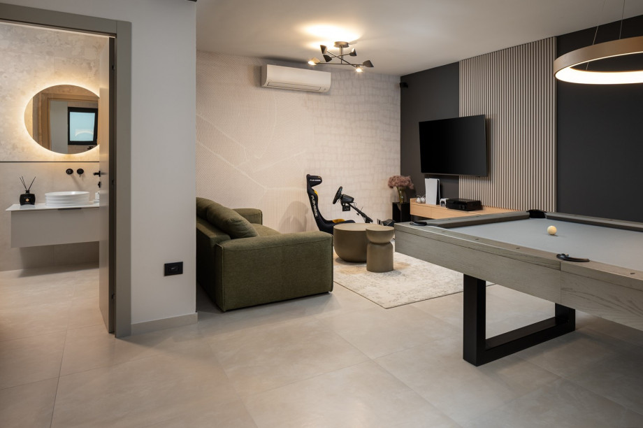 FUN ZONE with family bathroom with a shower