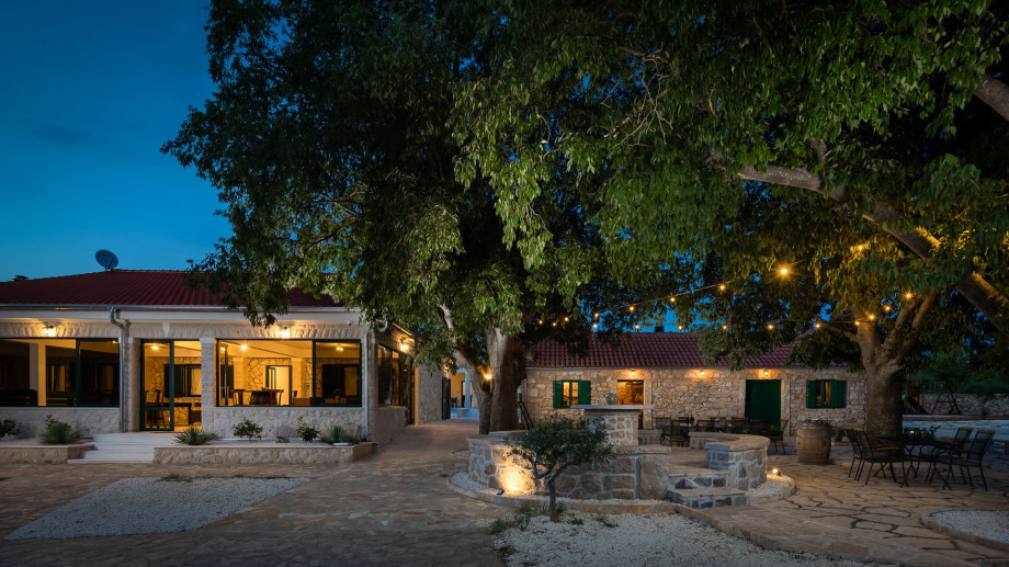 Spend the nights on the wonderful terrace of this property admiring the sky full of stars