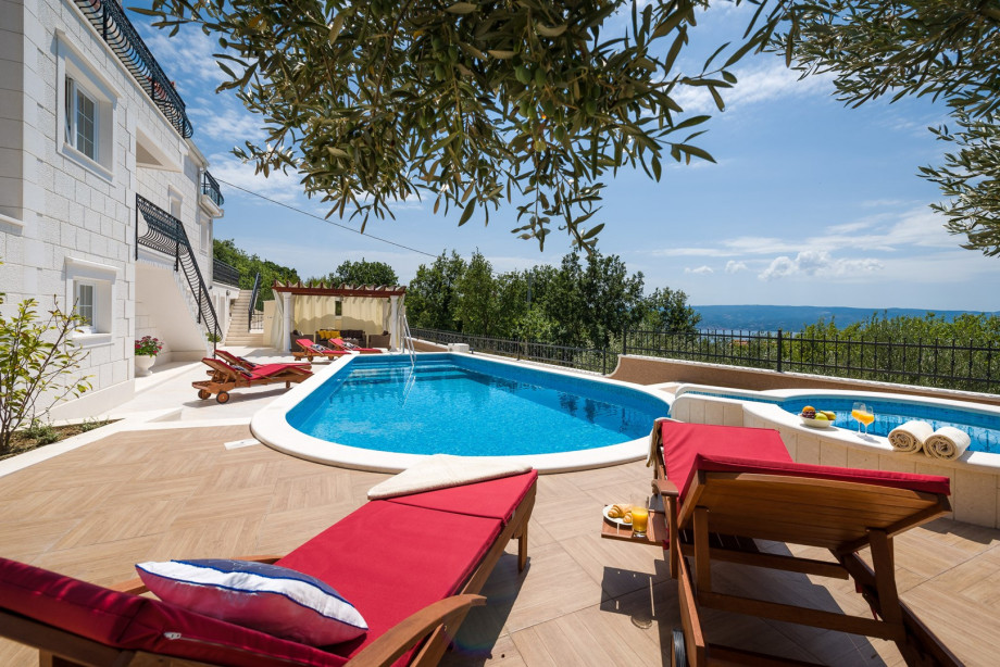 Enjoy Mediterranean environment in total privacy