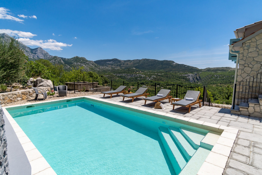 The outdoor of Villa Judita offers a private swimming pool 8m x 4m that is heated and has a hydro-massage