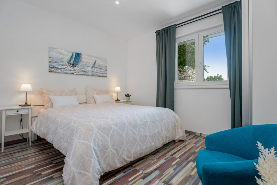 Bedroom No1 with king-size bed, ensuite bathroom, A/C, pool view.