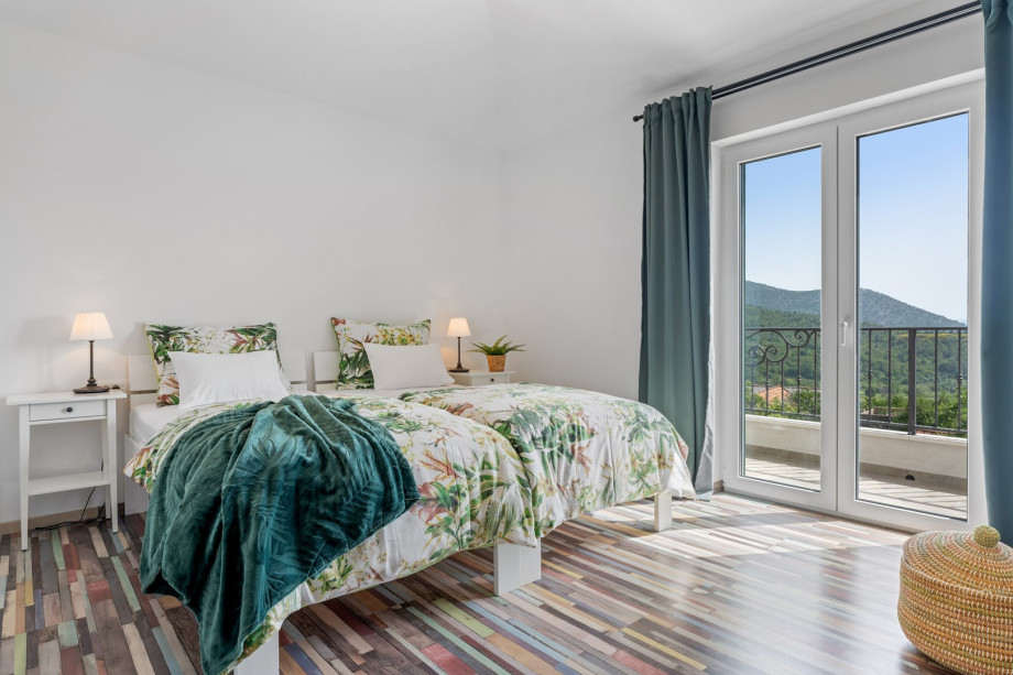 Bedroom No3 with two single beds