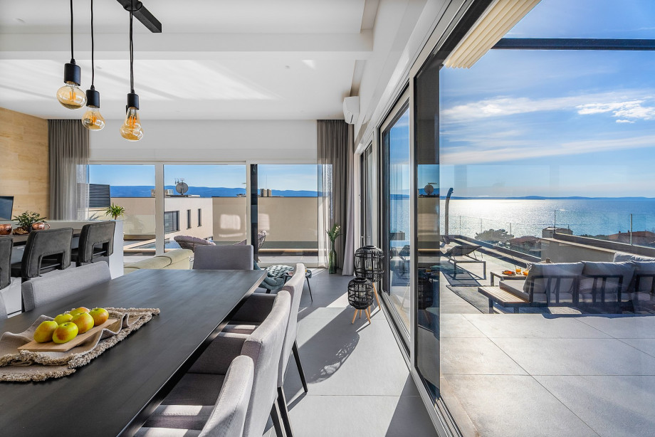 Large glass walls connect the villa’s interior with the exterior so you are directly connected to the sunbathing area