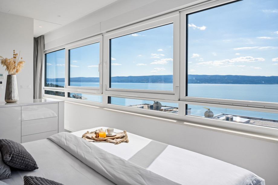 En-suite bedroom NO4 with beautifuly panoramic sea views