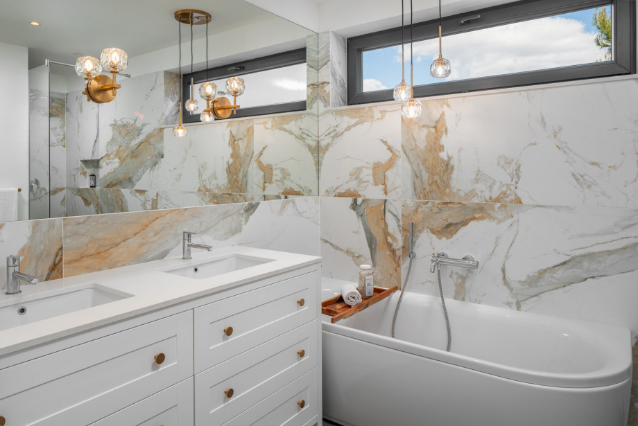 En-suite bathroom with a bathtub and a shower