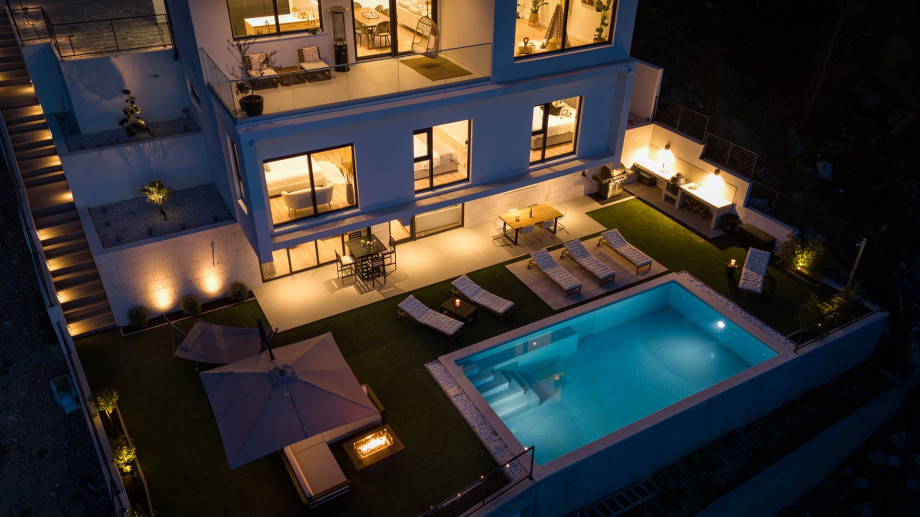 There is a secured parking place on a private plot for 3 cars