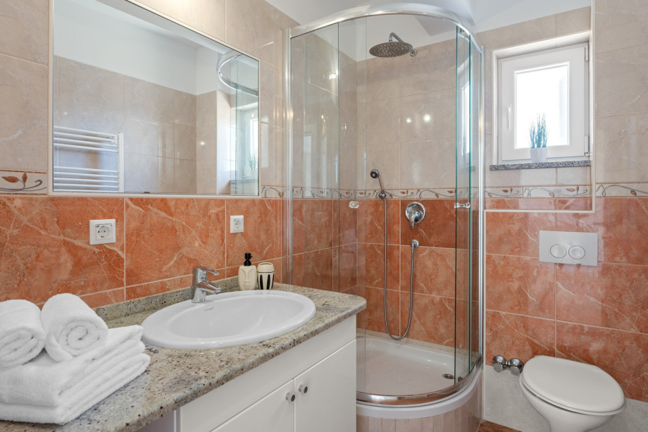 One of the 6 family bathrooms with a shower