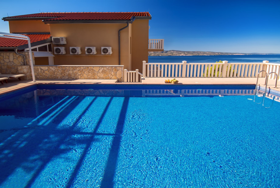 Enjoy absolute privacy and amazing panoramic sea and island views