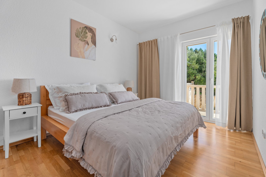 Bedroom No.4 with king-size bed and exit to the balcony, sea view, 2nd floor