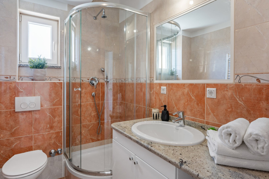 One of the 6 family bathrooms with a shower