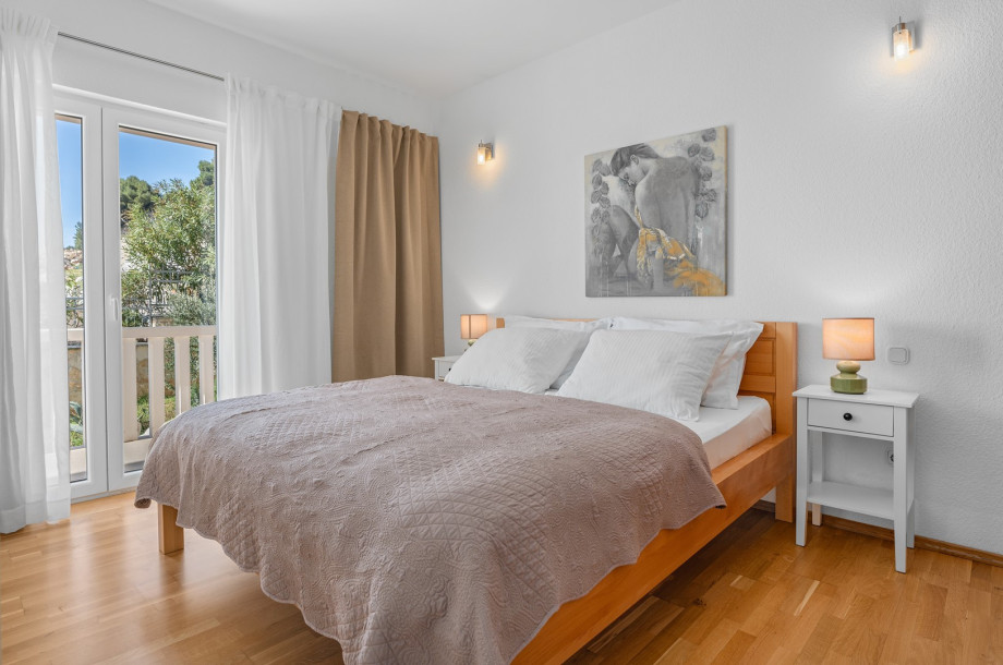 Bedroom No.2 with king-size bed and exit to the balcony, sea view, 1st floor