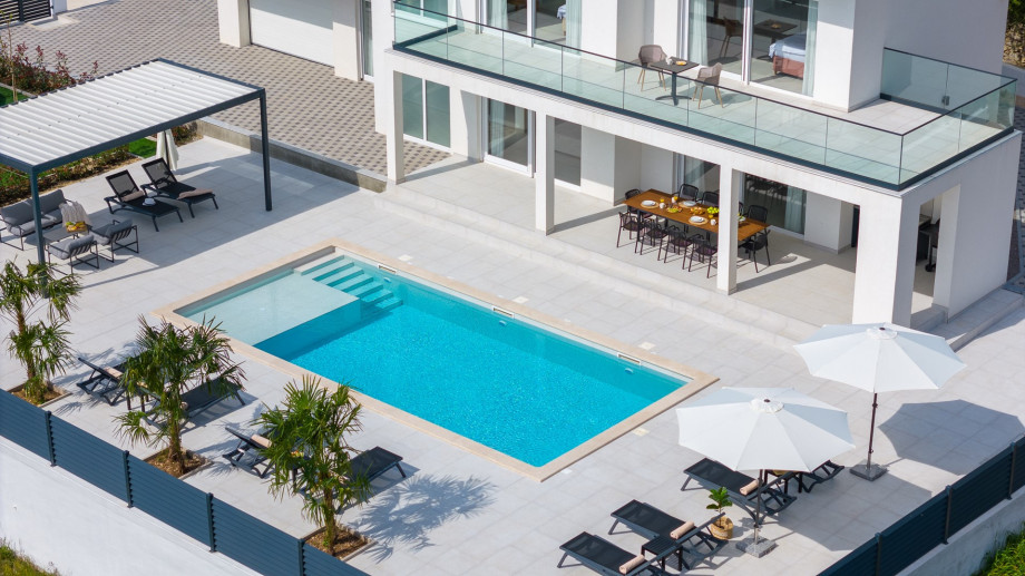 NEW Villa Carmen with 5 en-suite bedrooms, 48 sqm pool, 8km from sea