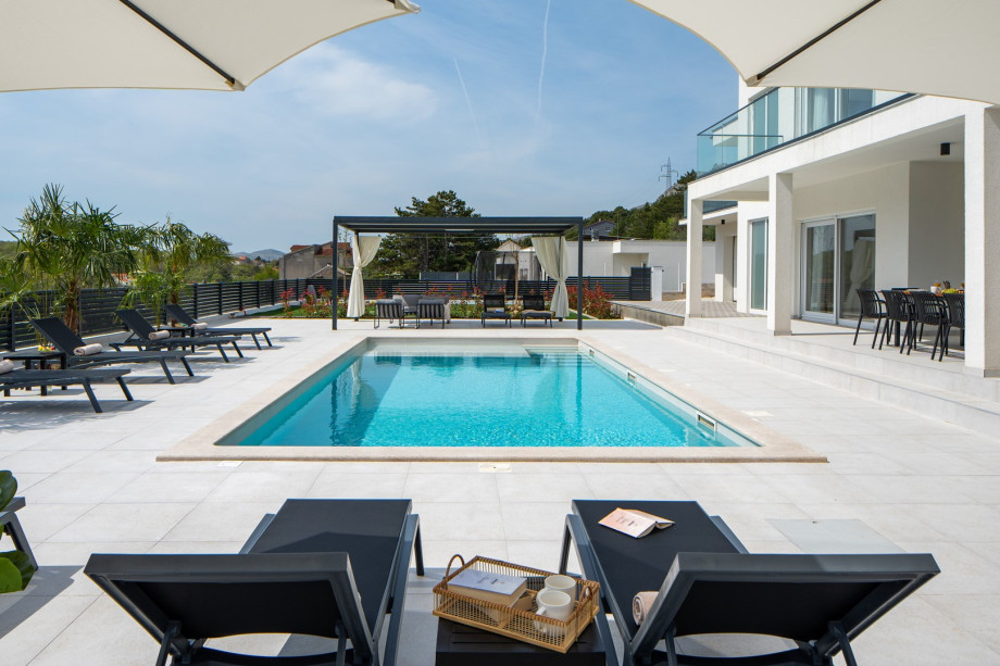 a large 47 m2 (10.5 m x 4.5 m) sparkling private pool with a ten loungers