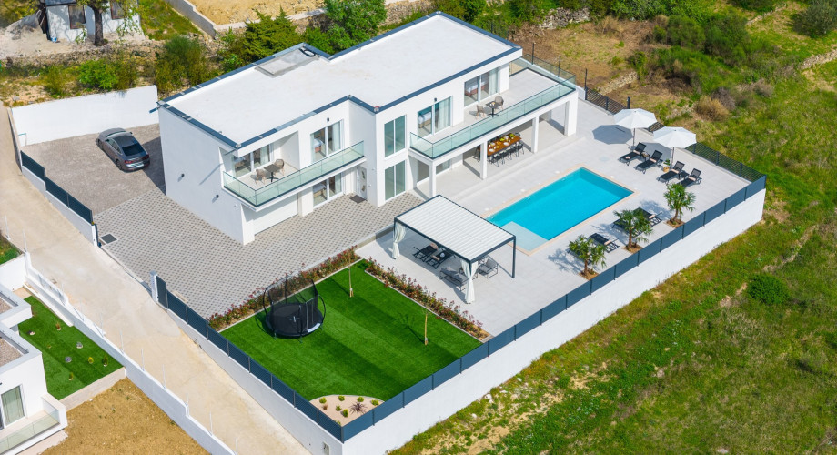 Villa Carmen with 5 en-suite bedrooms, 48 sqm pool, 8km from sea