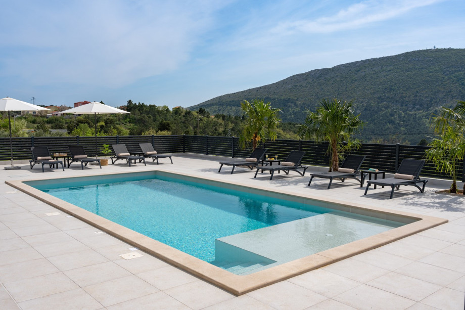 a shallow part of the pool for your little ones