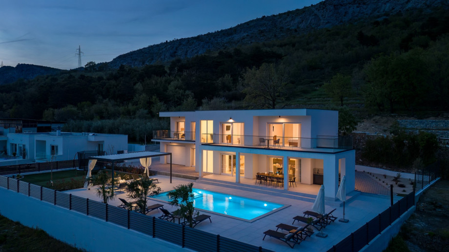 night view of the villa and the pool area