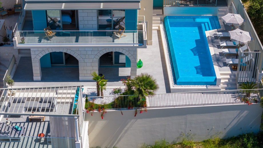 Located in a serene natural setting just 2,4km uphill from Omiš town