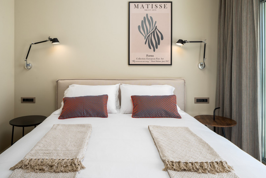 Includes a queen-size bed measuring 160cm x 200cm