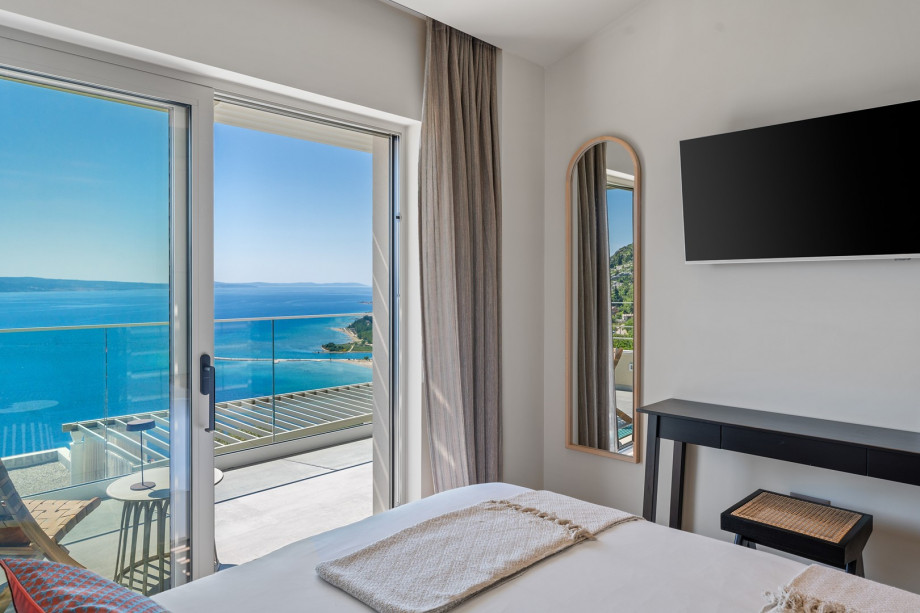 Air conditioning, a TV, and a balcony