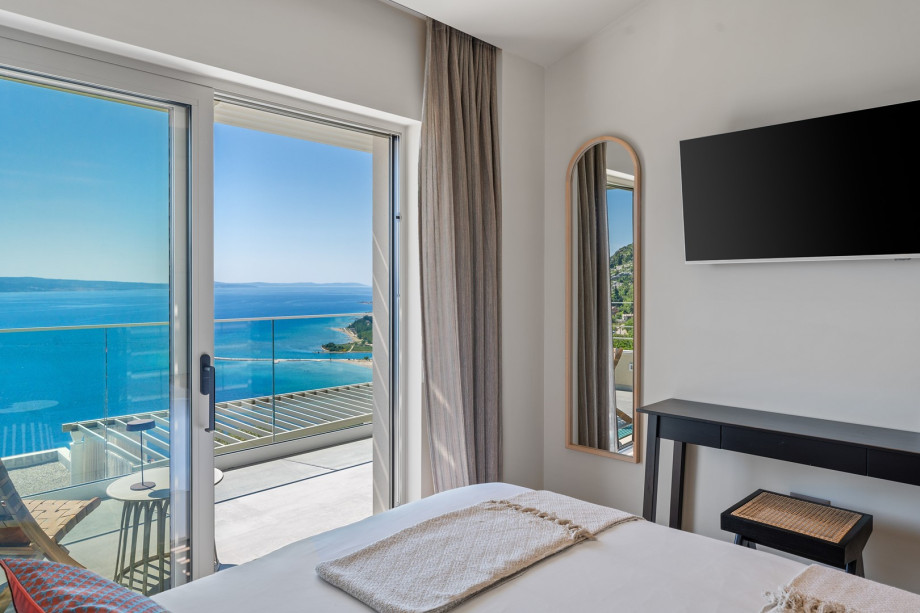 Air conditioning, a TV, and a balcony