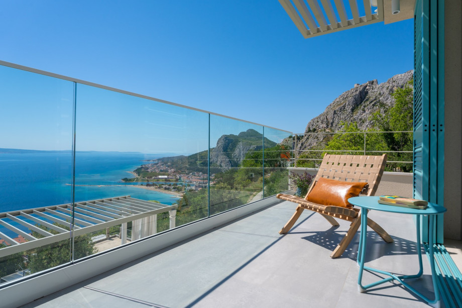 A balcony offering panoramic sea views that is shared with Bedroom 1