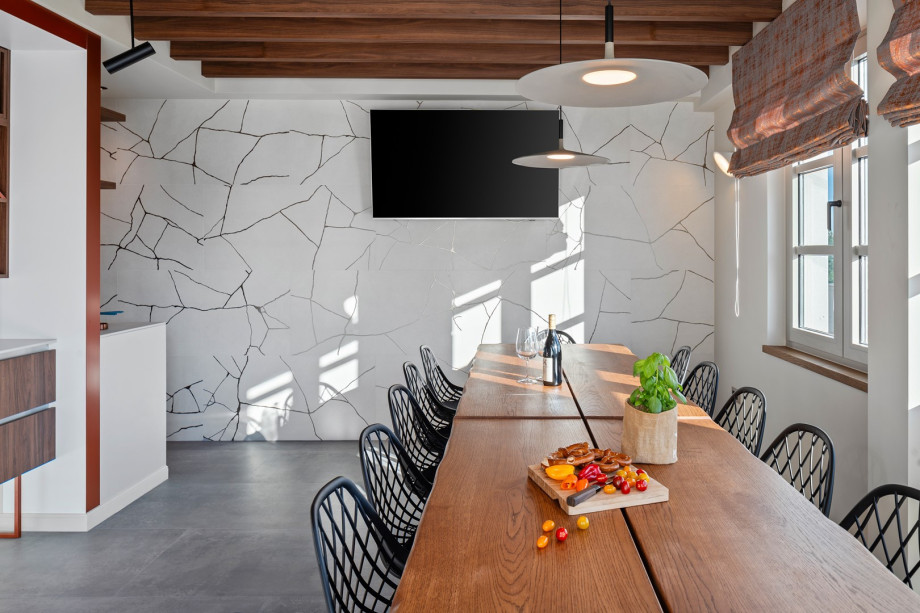 For those who love to entertain, the villa includes a private tavern area (lower ground floor, approached by the external staircase) complete with a kitchen, wine fridge, and TV.