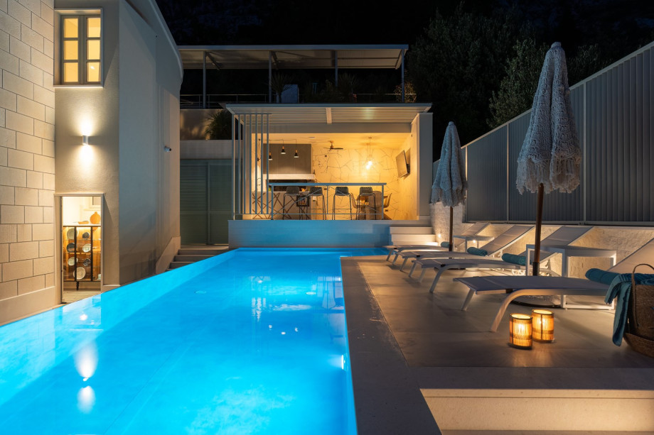 Casa GÈNI offers a luxurious and upscale experience for its guests with its high-quality furniture, stylish decorations, and carefully chosen details.